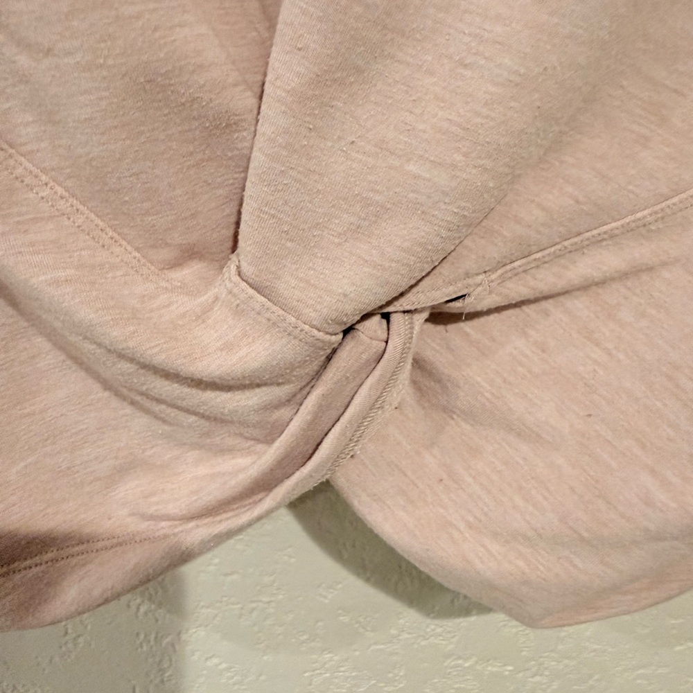 Lululemon Athletica Tuck & Gather - Picture 4 of 5